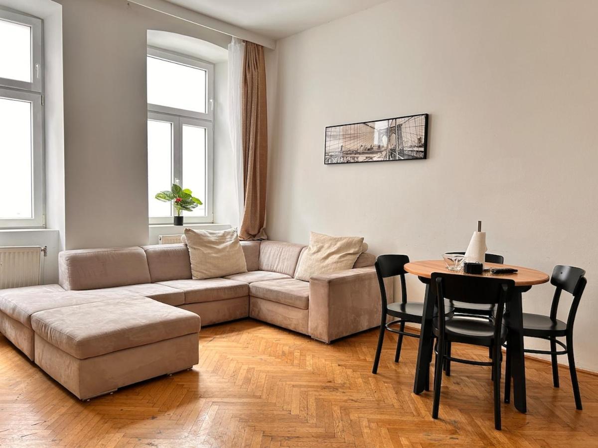 Spacious Central 4-Room Suite For 6 - Near Subway Вена Экстерьер фото